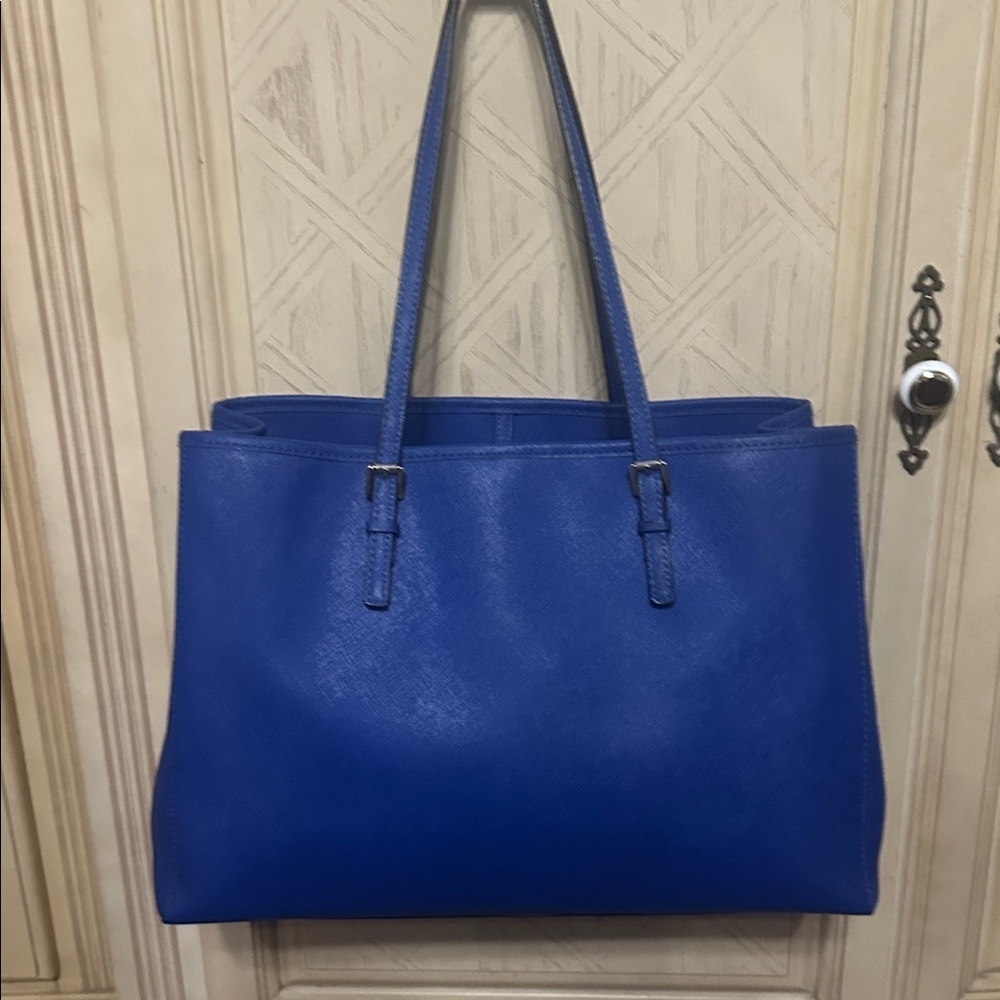 Michael Kors Royal Blue jet set travel tote - Picture 3 of 12